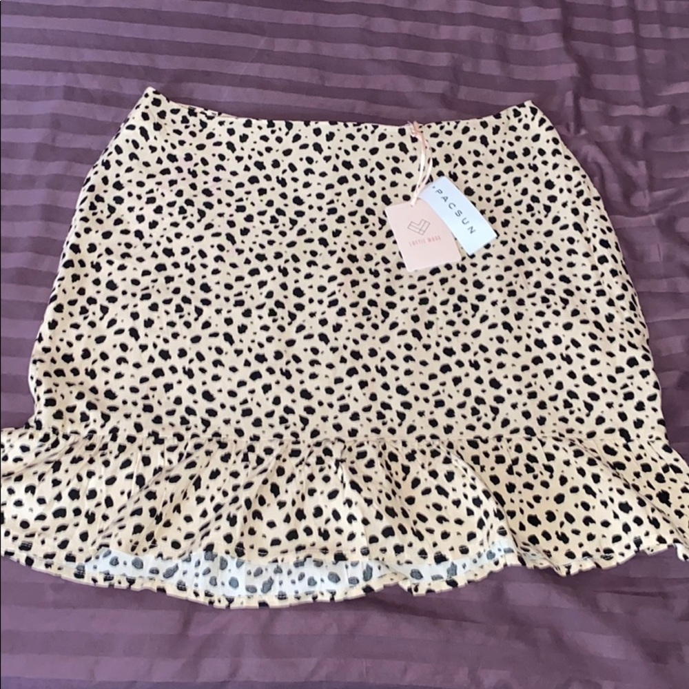 Size M leopard skirt!!